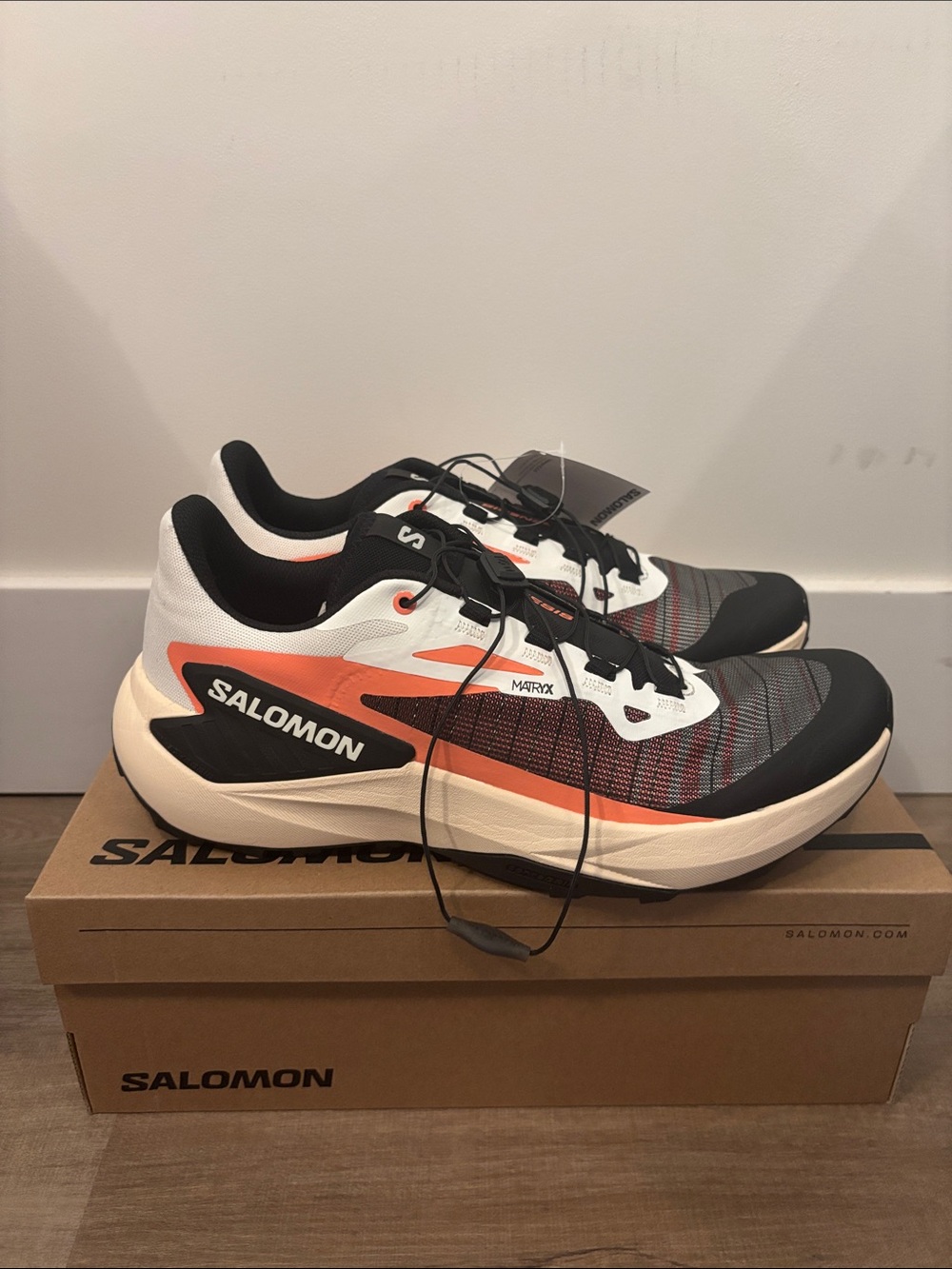 Salomon Women’s Genesis Fusion coral/tender peach size 10.5 new with box